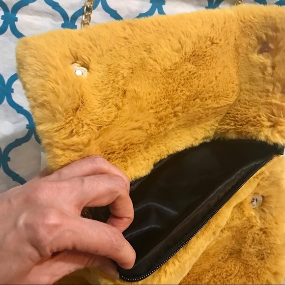 SOLD! N/A - New +Tag~ Soft Faux Fur Rabbit HAND BAG Crossbody Clutch~ Yellow - Picture 3 of 5